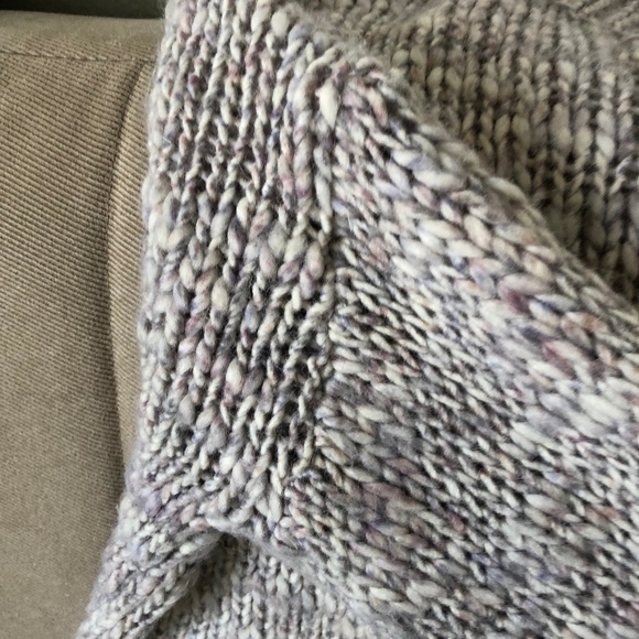 Super Cute swaeater - Picture 3 of 8